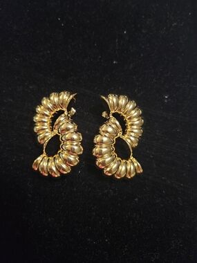 New- Gold-Tone Sculpted Hoop Earrings - Women Jewelry